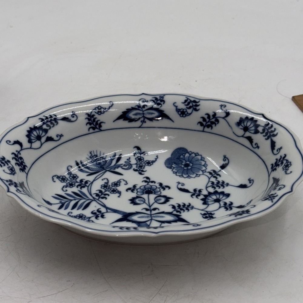 Vintage Blue Danube Oval Serving Bowl 10" X 7 3/4" Blue Onion - Picture 10 of 10